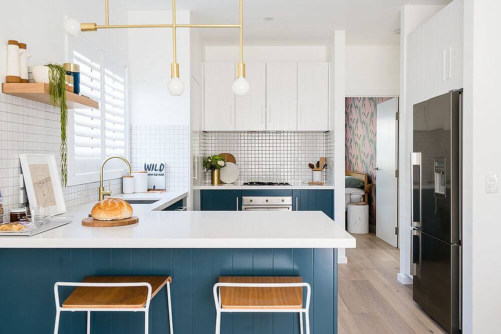 Lighting-fixture-adds-metallic-charm-to-the-small-kitchen-in-blue-and-white