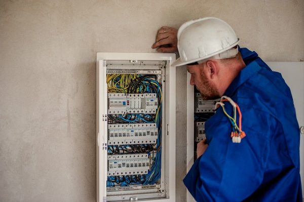 5 Reasons Why You Must Hire a Commercial Electrician for Your Office